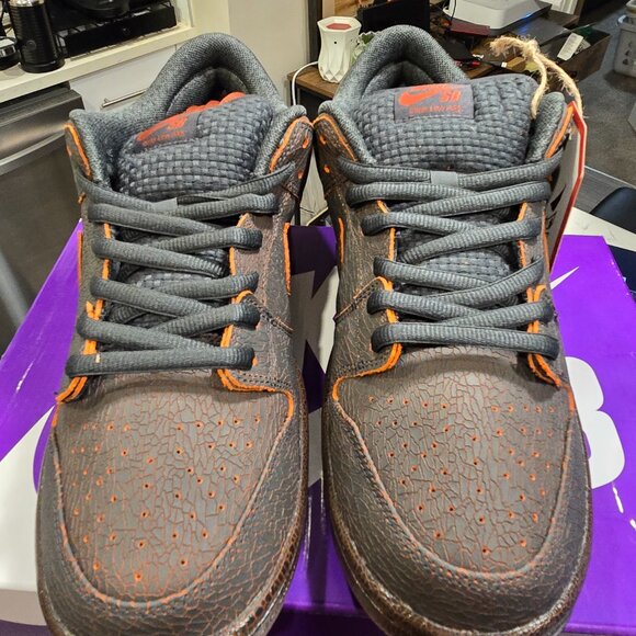 Nike SB Dunk Low Dark Smoke Grey Campfire Orange KRAMPUS DUNK Mens 10.5 2025 NEW - Picture 5 of 12